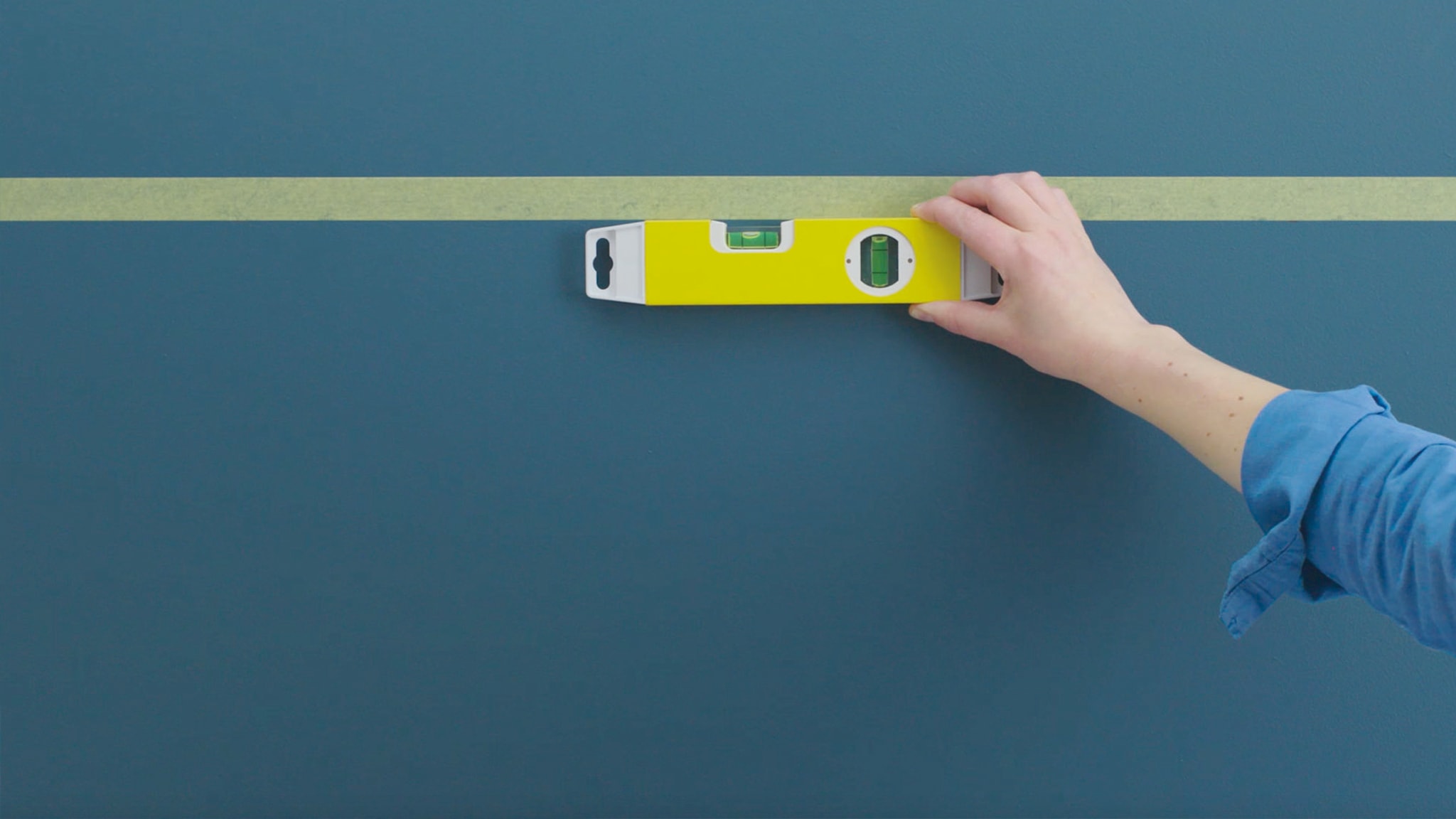 Create a straight base-line Deco-Paints-Colour-Futures-Colour-of-the-Year-2019-How-to-honeycomb_3