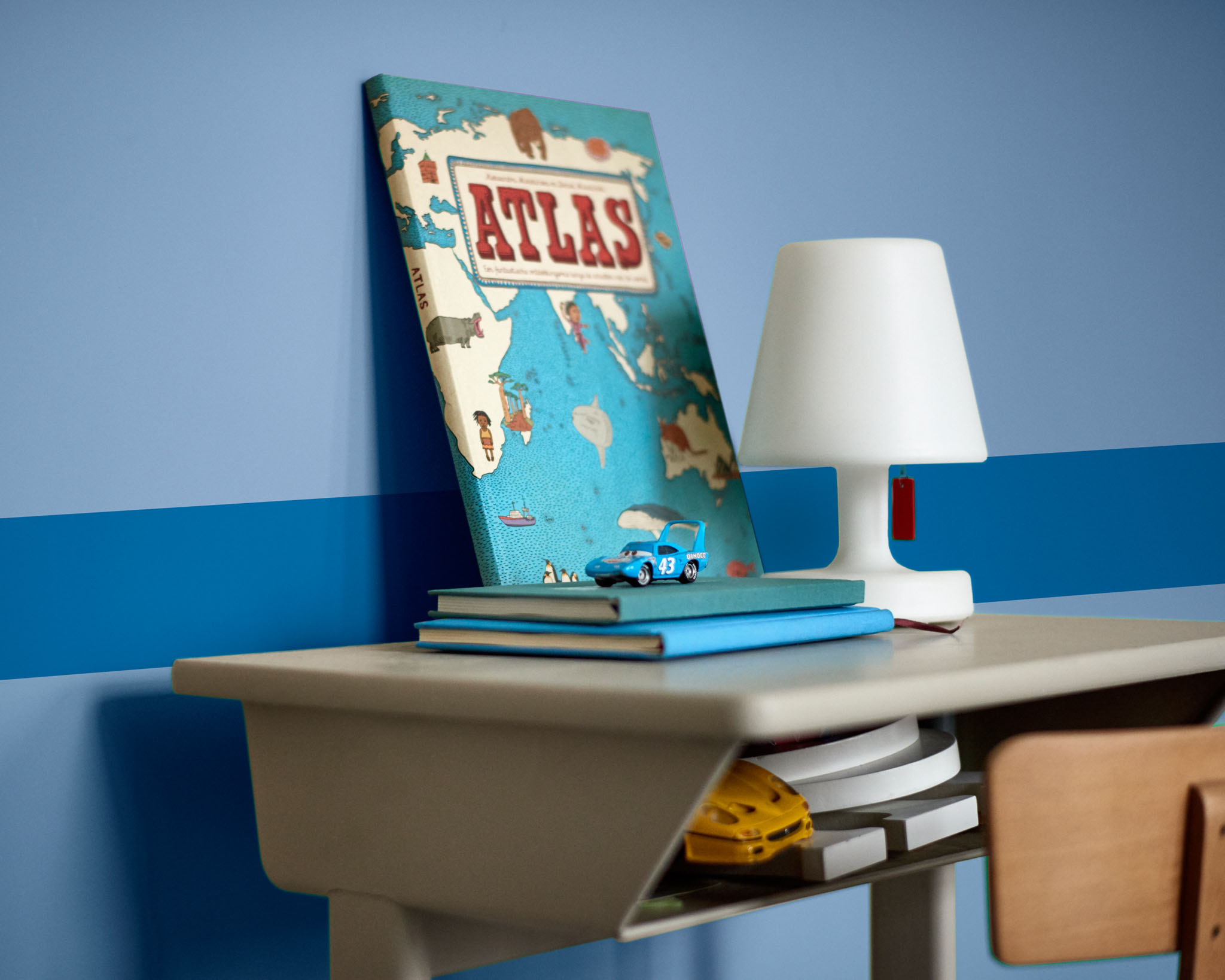 A simple stripe Create a simple stripe on your child’s walls