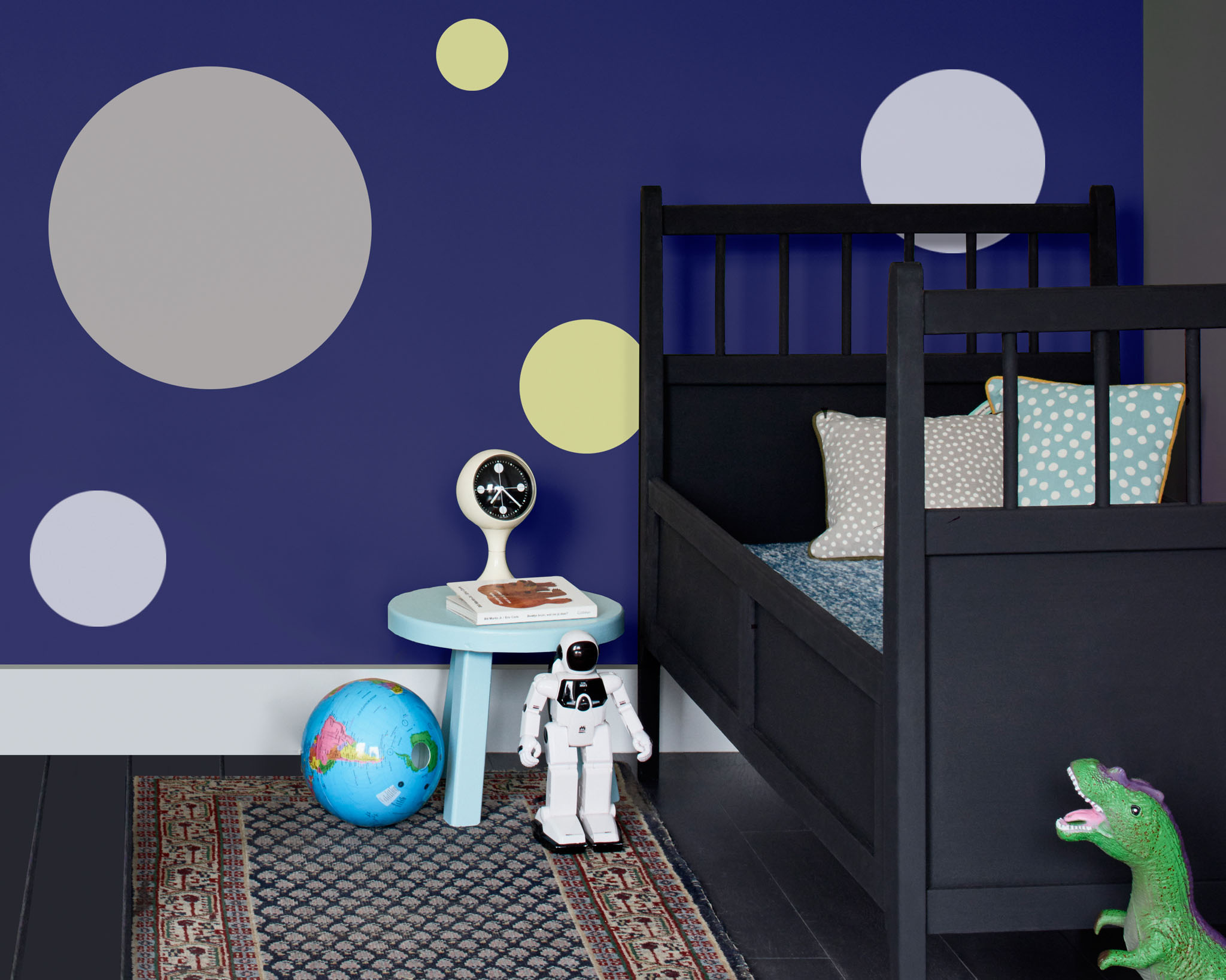 Space-themed bedroom with circles Use circles to create a space theme in your child’s bedroom