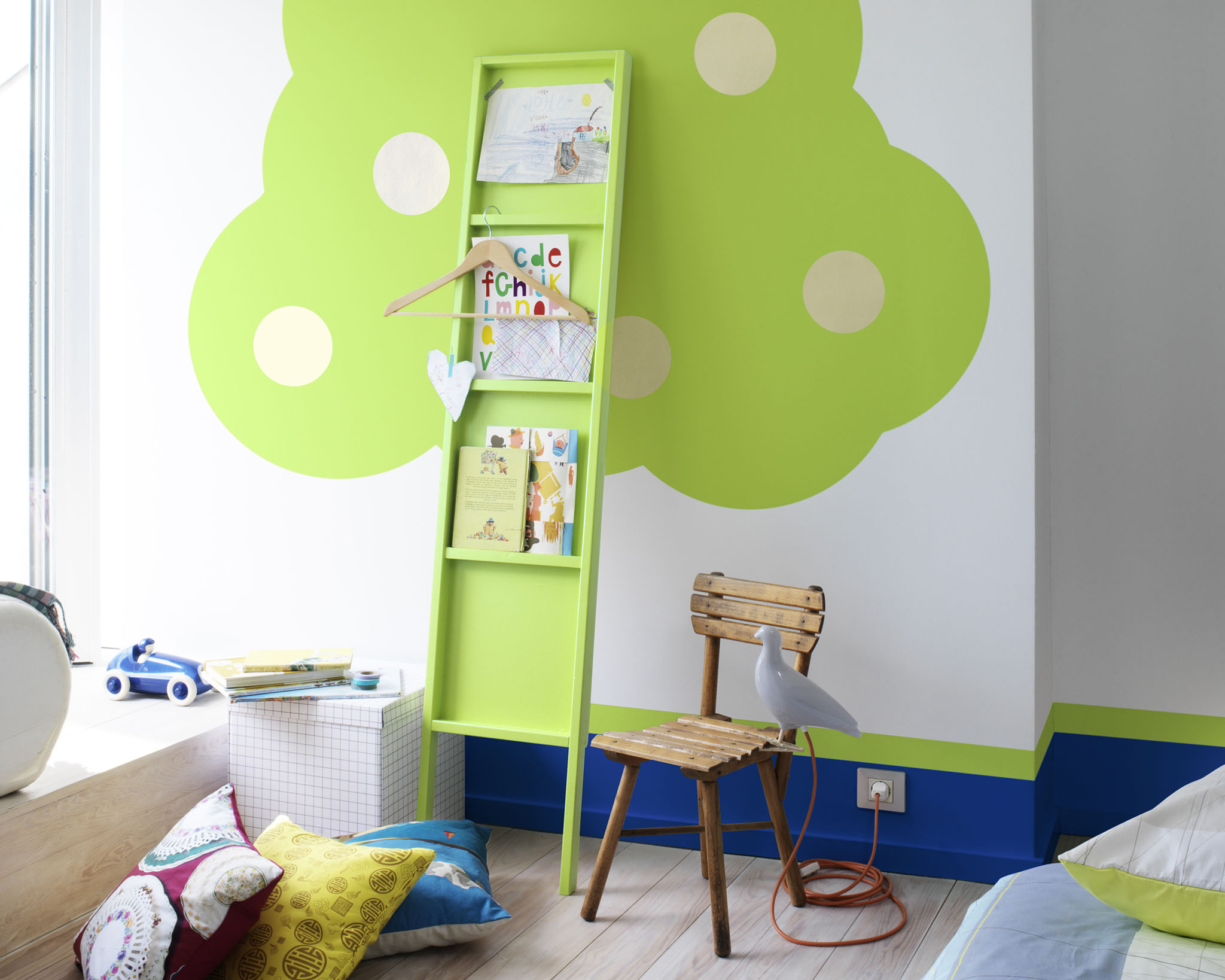 A green tree using circles Use circles to create a tree on your child’s bedroom wall