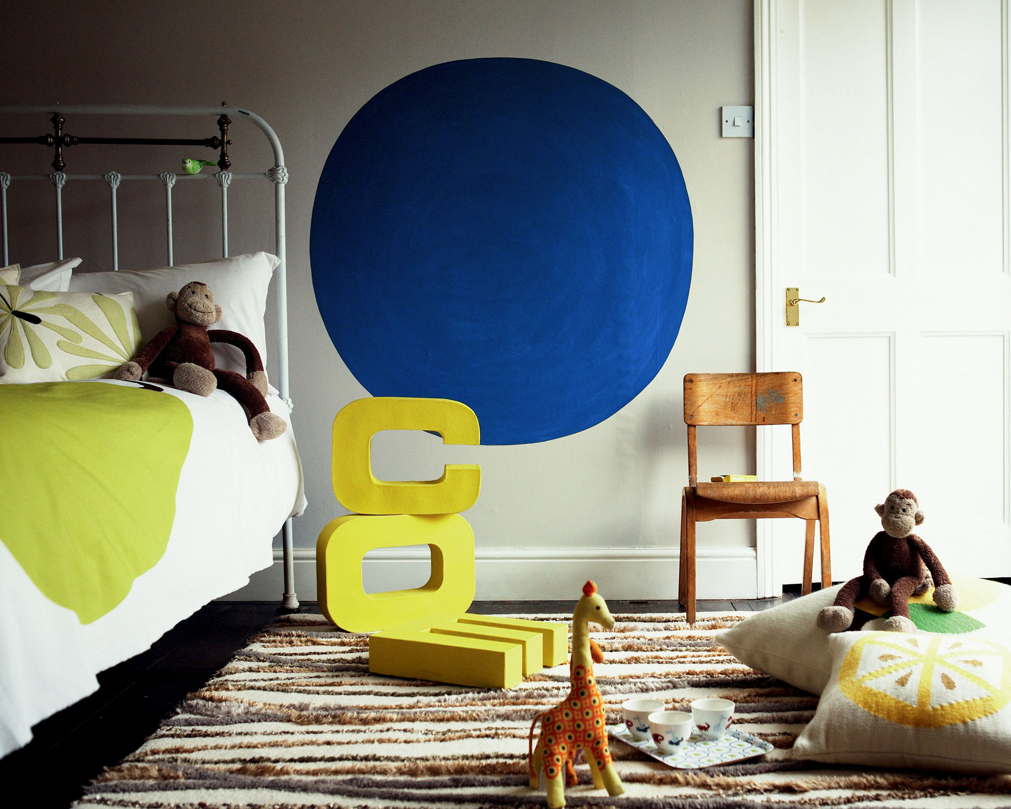 Blue circle on bedroom wall Make a statement with a feature circle in your child’s bedroom
