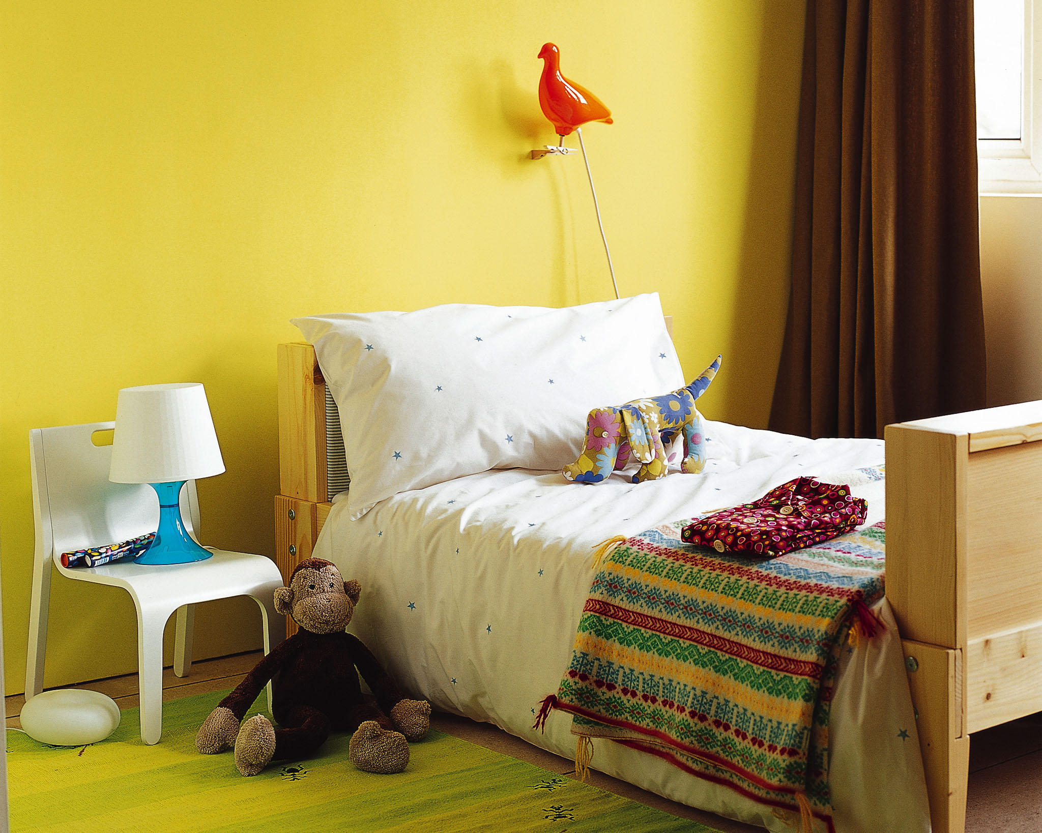 Kid’s bedroom in yellow Try yellow in your kid’s bedroom for a sunny, feel-good look