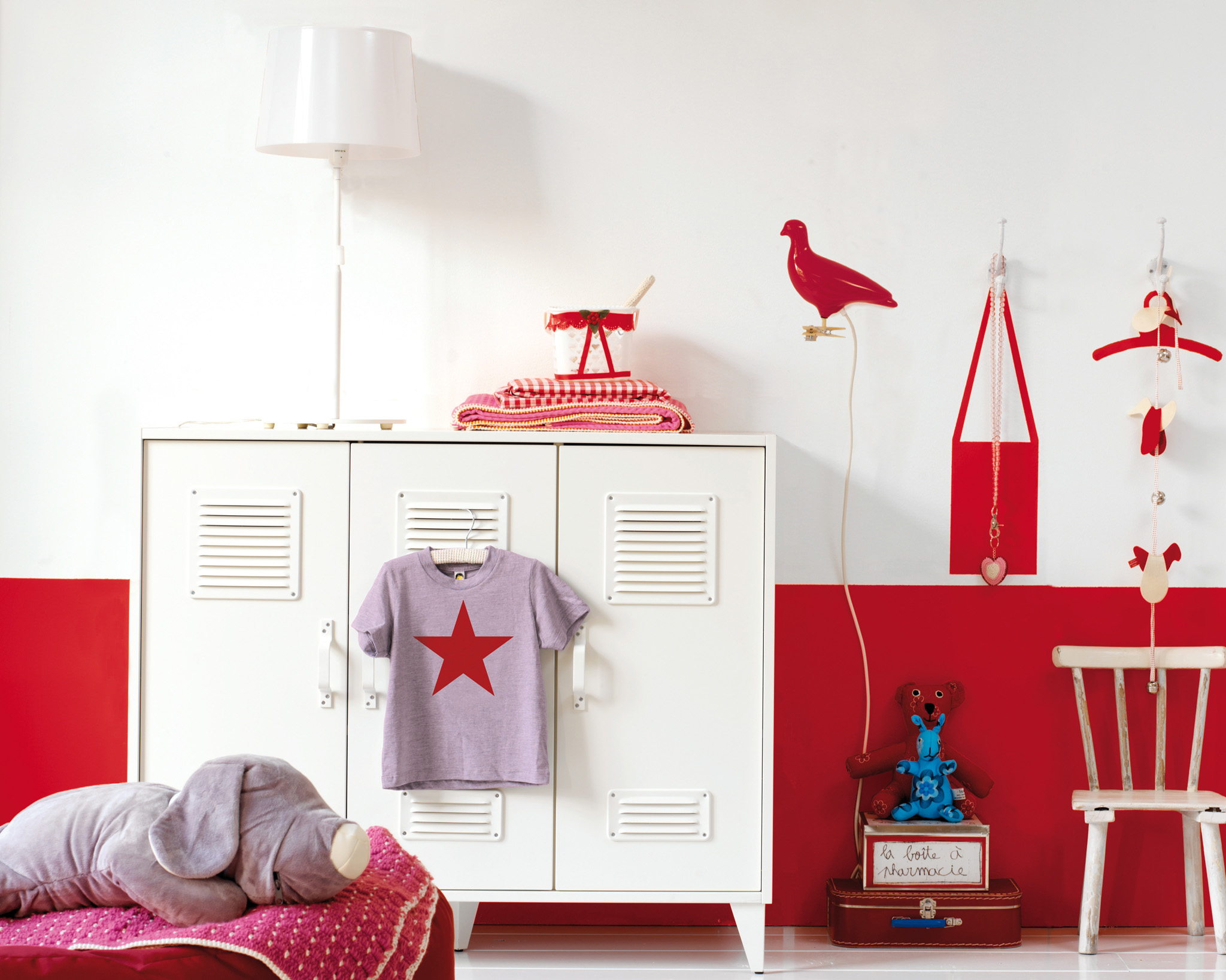 Bold red and white walls Try bold colours in your girl’s bedroom for a stylish new look